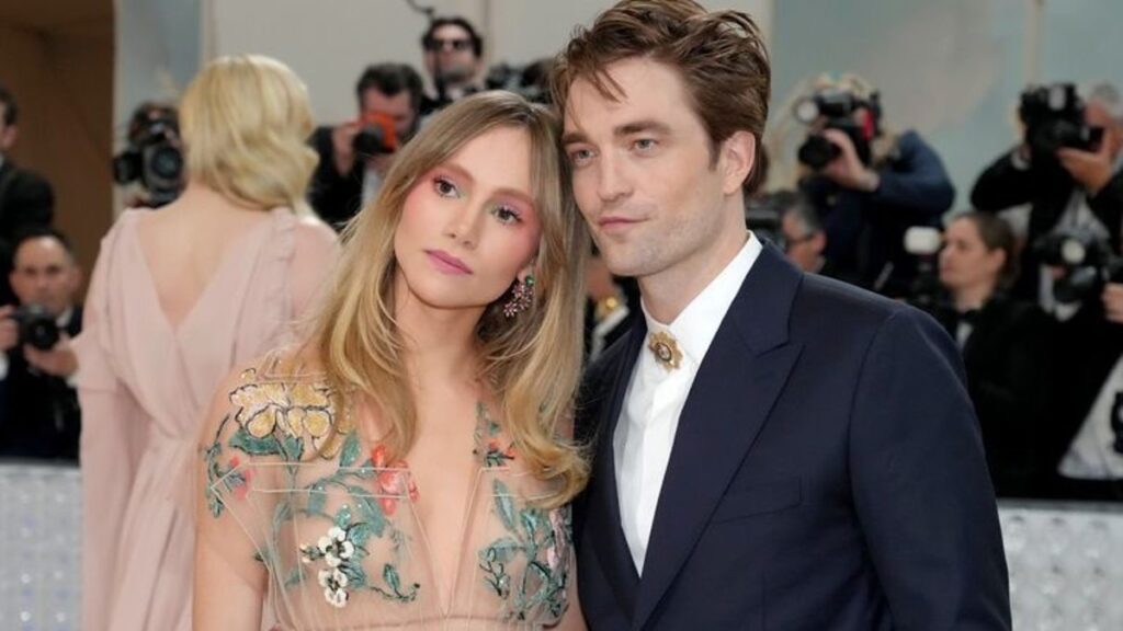 Robert Pattinson and Suki Waterhouse